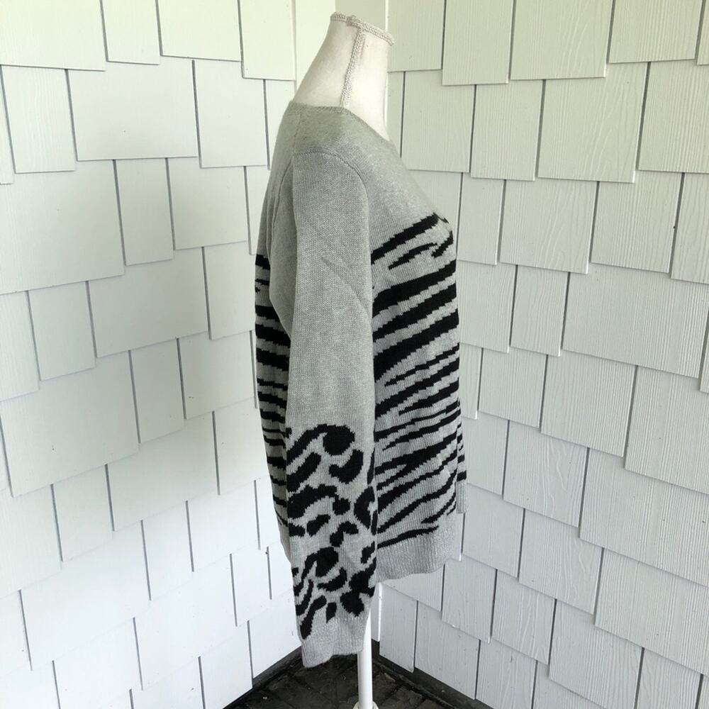 Lucky Brand Women's Gray/Black Animal Print Crew Neck Long Sleeve Sweater - Picture 5 of 6